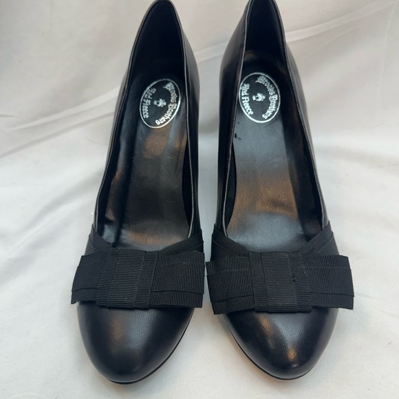 Brooks Brothers Classic Black Leather Heels with Bow 7.5 - Picture 2 of 6